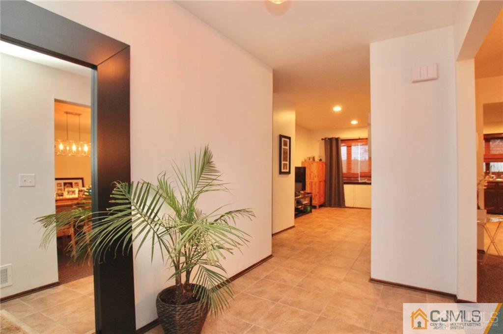 37 Edgemount Road Edison, NJ 08817 - Photo 2 of 17 Gallery Image 2