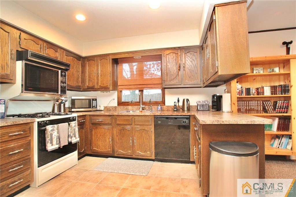 37 Edgemount Road Edison, NJ 08817 - Photo 5 of 17 Gallery Image 5