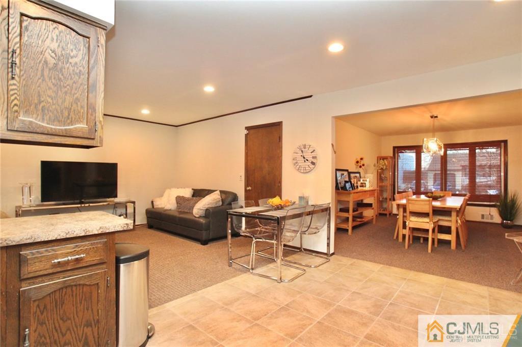 37 Edgemount Road Edison, NJ 08817 - Photo 6 of 17 Gallery Image 6