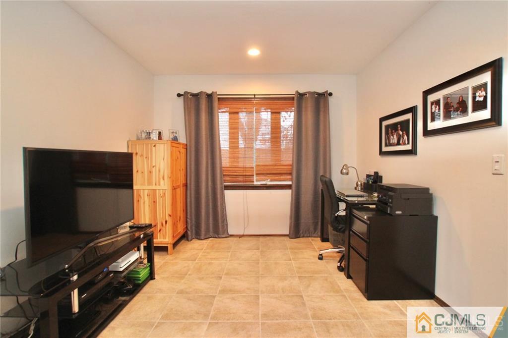37 Edgemount Road Edison, NJ 08817 - Photo 8 of 17 Gallery Image 8