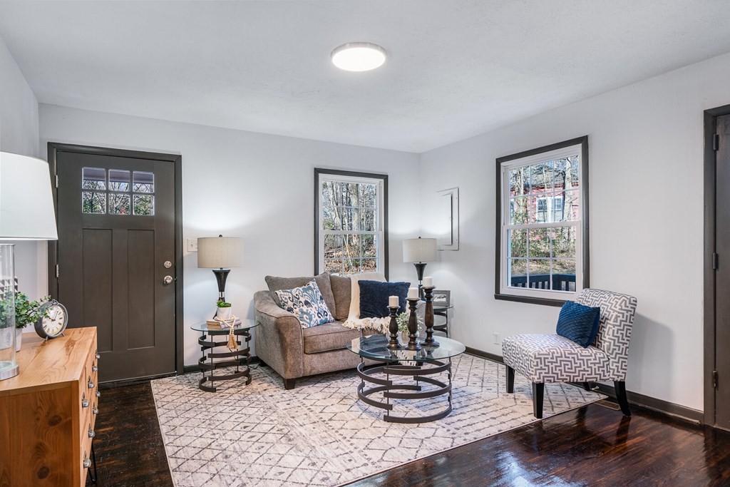 329 Sunny Point Road Baxter, TN 38544 - Photo 8 of 25 a living room with furniture