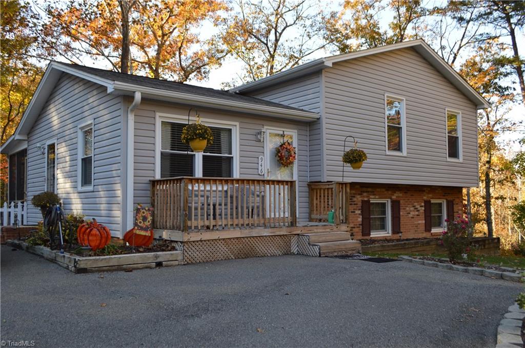 946 Quaker Road Mount Airy, NC 27030 - Photo 1 of 24 Gallery Image 1
