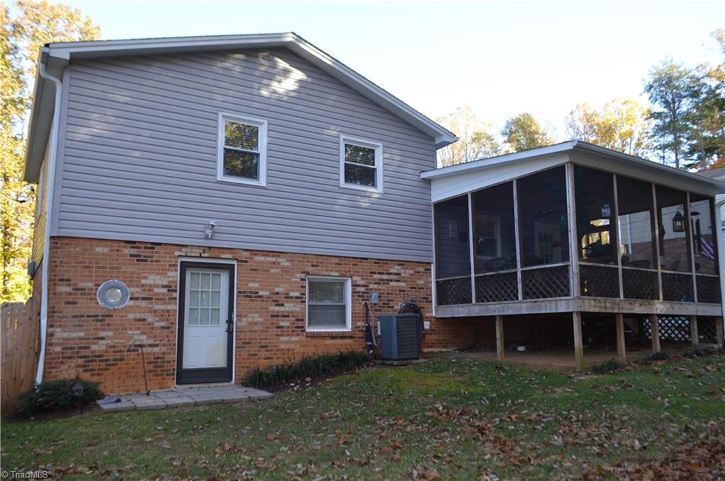 946 Quaker Road Mount Airy, NC 27030 - Photo 3 of 24 Gallery Image 3
