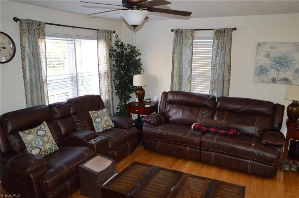 946 Quaker Road Mount Airy, NC 27030 - Photo 4 of 24 Gallery Image 4
