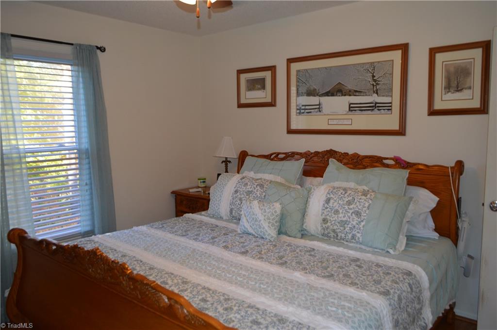 946 Quaker Road Mount Airy, NC 27030 - Photo 9 of 24 Gallery Image 9