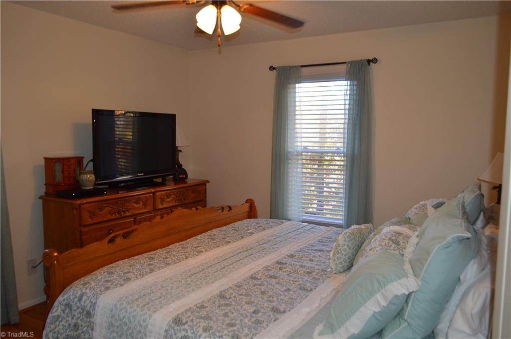 946 Quaker Road Mount Airy, NC 27030 - Photo 10 of 24 Gallery Image 10