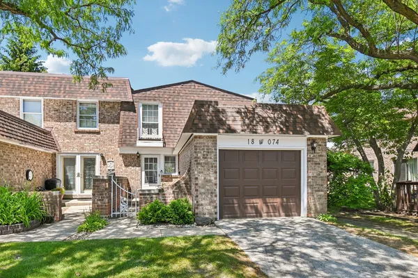 $295,000 | 18-w074 Jamestown Lane, Villa Park, IL 60181