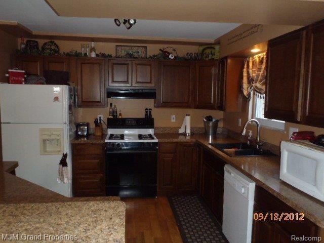22900 Sumpter Road Belleville, MI 48111 - Photo 3 of 17 22900 Sumpter Kitchen Pic 1.jpg