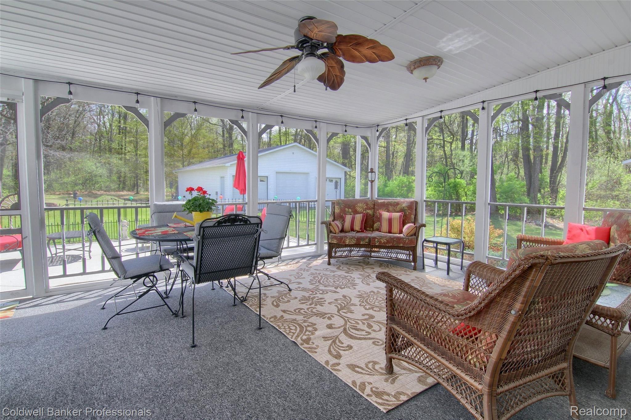 21991 Rust Road New Boston, MI 48164 - Photo 14 of 32 14-Sun-Room.jpg