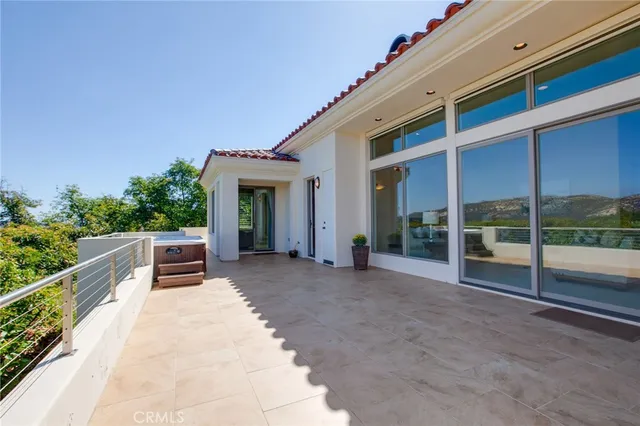 a view of a house with backyard and porch