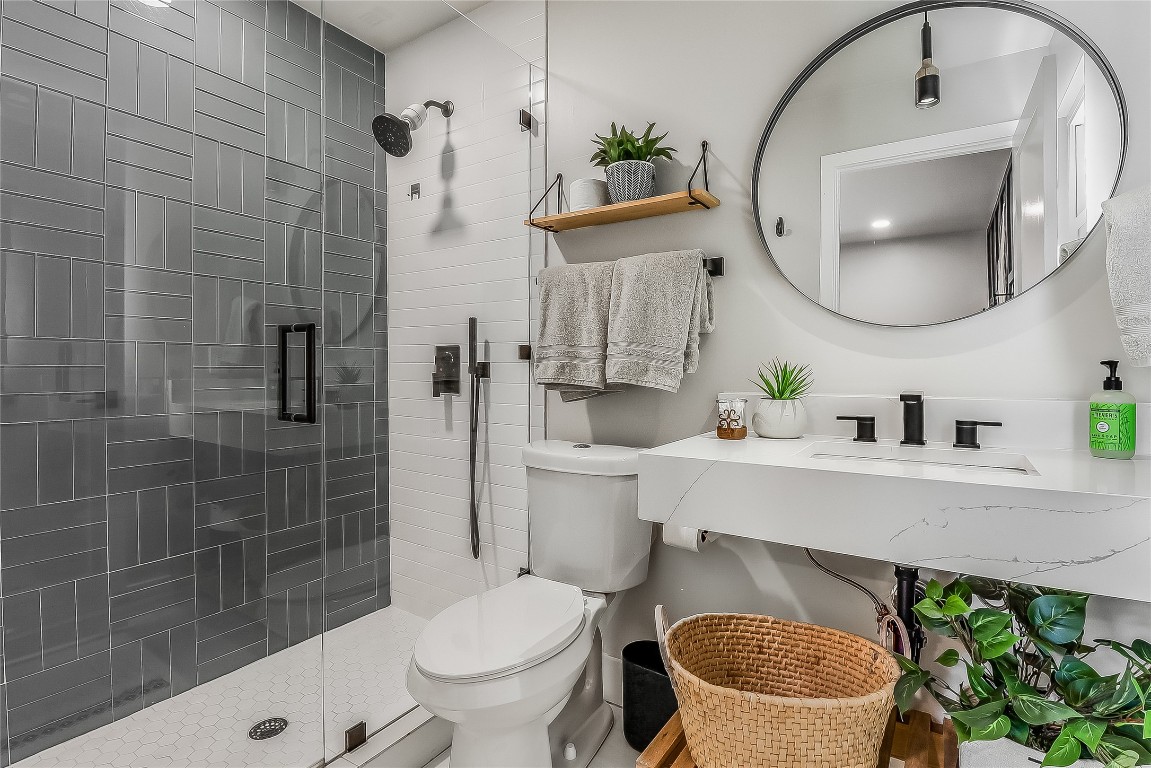 7717 Croftwood Drive Austin, TX 78749 - Photo 18 of 40 a bathroom with a sink a toilet and a mirror