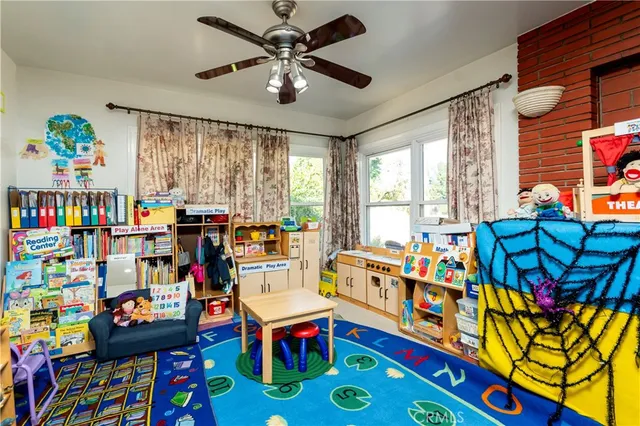 a very nice looking room with many windows