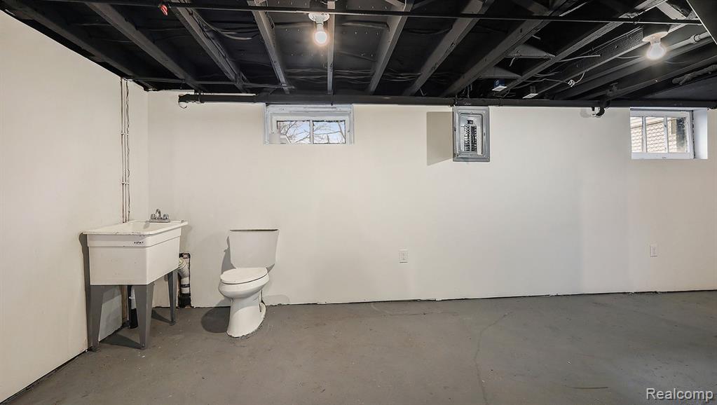 369 West Iroquois Road Pontiac, MI 48341 - Photo 23 of 23 Gallery Image 23