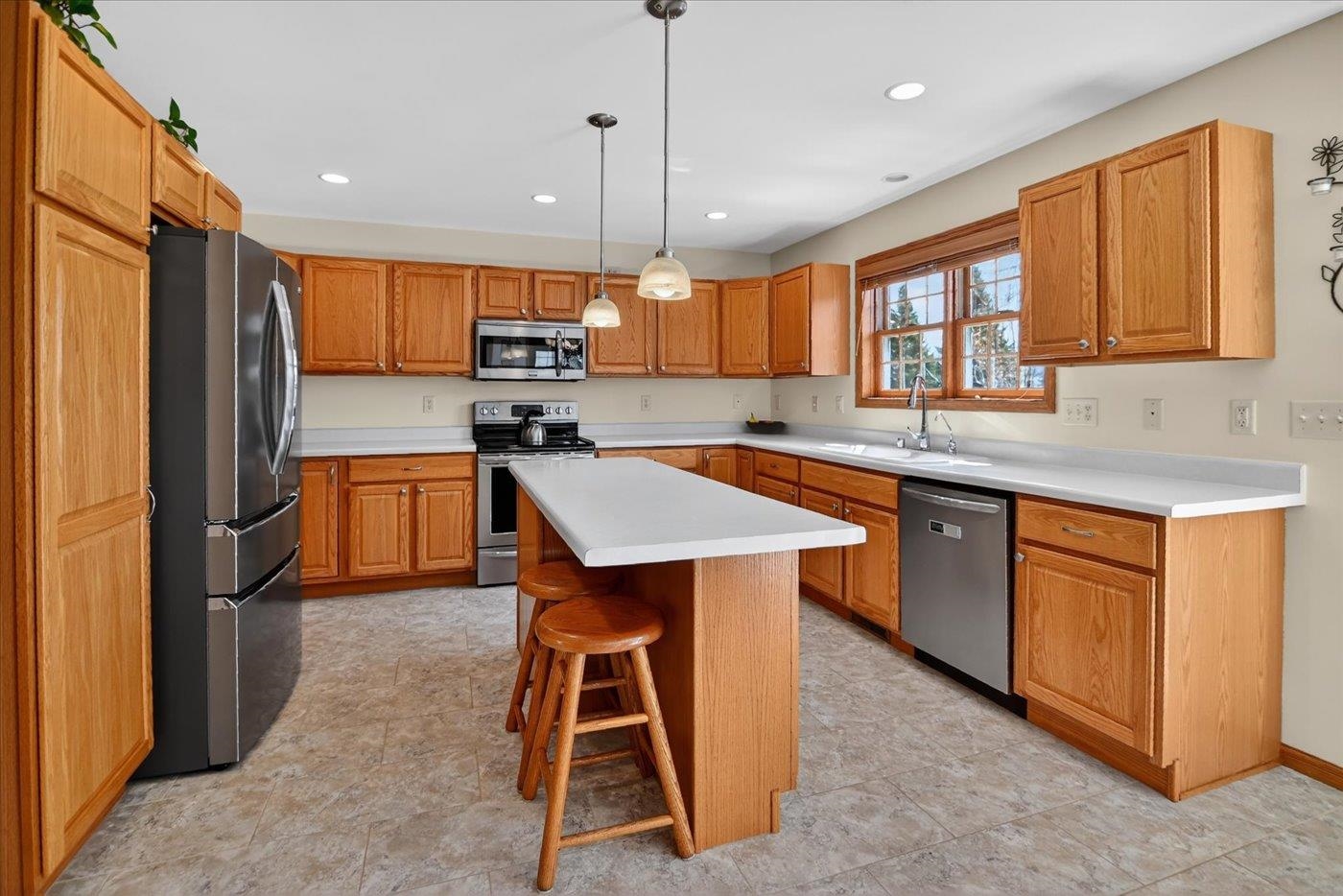 6825 Bluff Point Drive Madison, WI 53718 - Photo 5 of 35