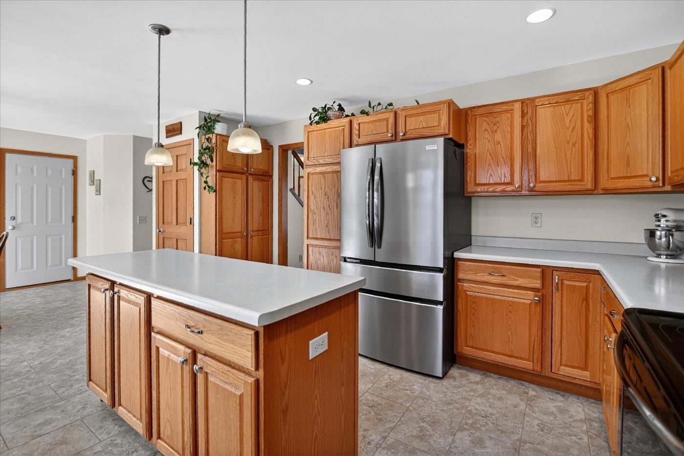 6825 Bluff Point Drive Madison, WI 53718 - Photo 6 of 35