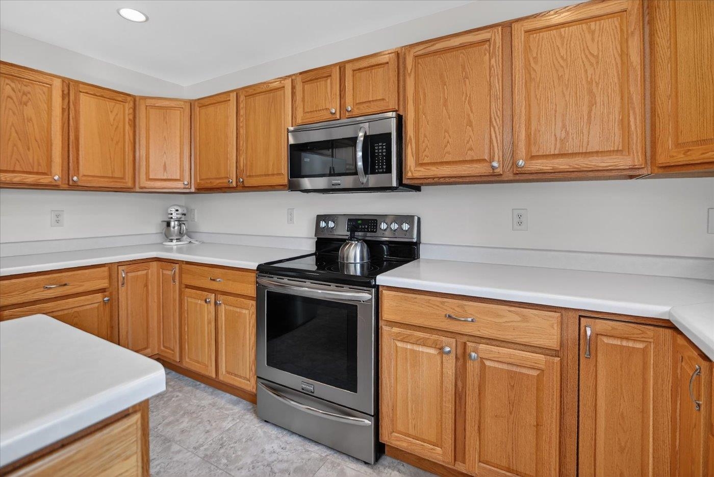 6825 Bluff Point Drive Madison, WI 53718 - Photo 7 of 35