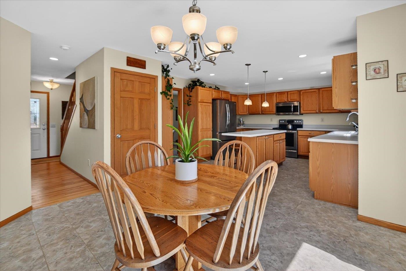 6825 Bluff Point Drive Madison, WI 53718 - Photo 10 of 35