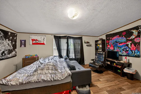 $160,000 | 106 County Road 2672, Devine, TX 78016