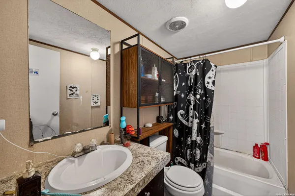 $160,000 | 106 County Road 2672, Devine, TX 78016