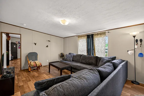 $160,000 | 106 County Road 2672, Devine, TX 78016