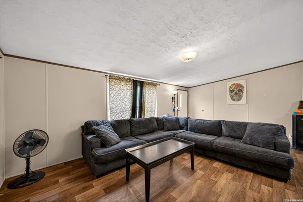 $160,000 | 106 County Road 2672, Devine, TX 78016