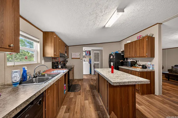 $160,000 | 106 County Road 2672, Devine, TX 78016