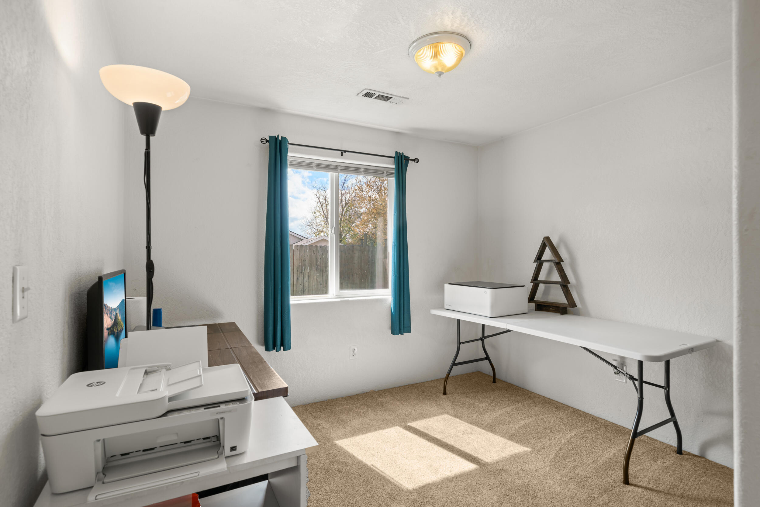 74 Eagle View Drive Eagle Point, OR 97524 - Photo 14 of 31 74 Eagle View Dr_ Eagle Point_ OR 97524-