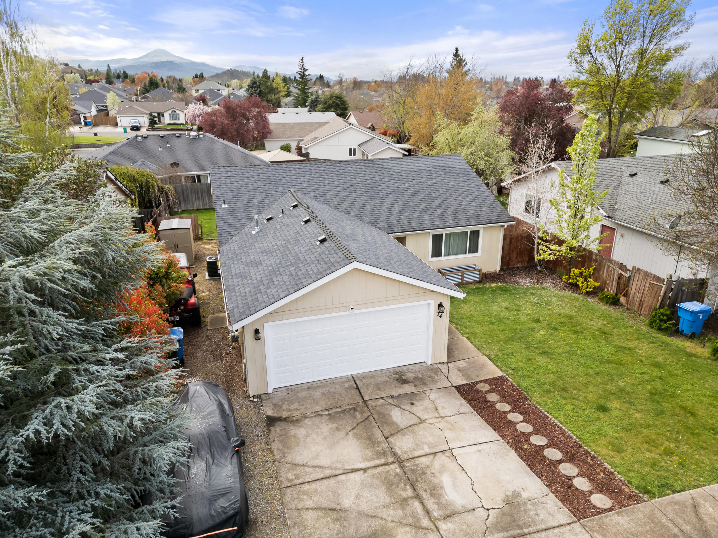 74 Eagle View Drive Eagle Point, OR 97524 - Photo 27 of 31 74 Eagle View Dr_ Eagle Point_ OR 97524-