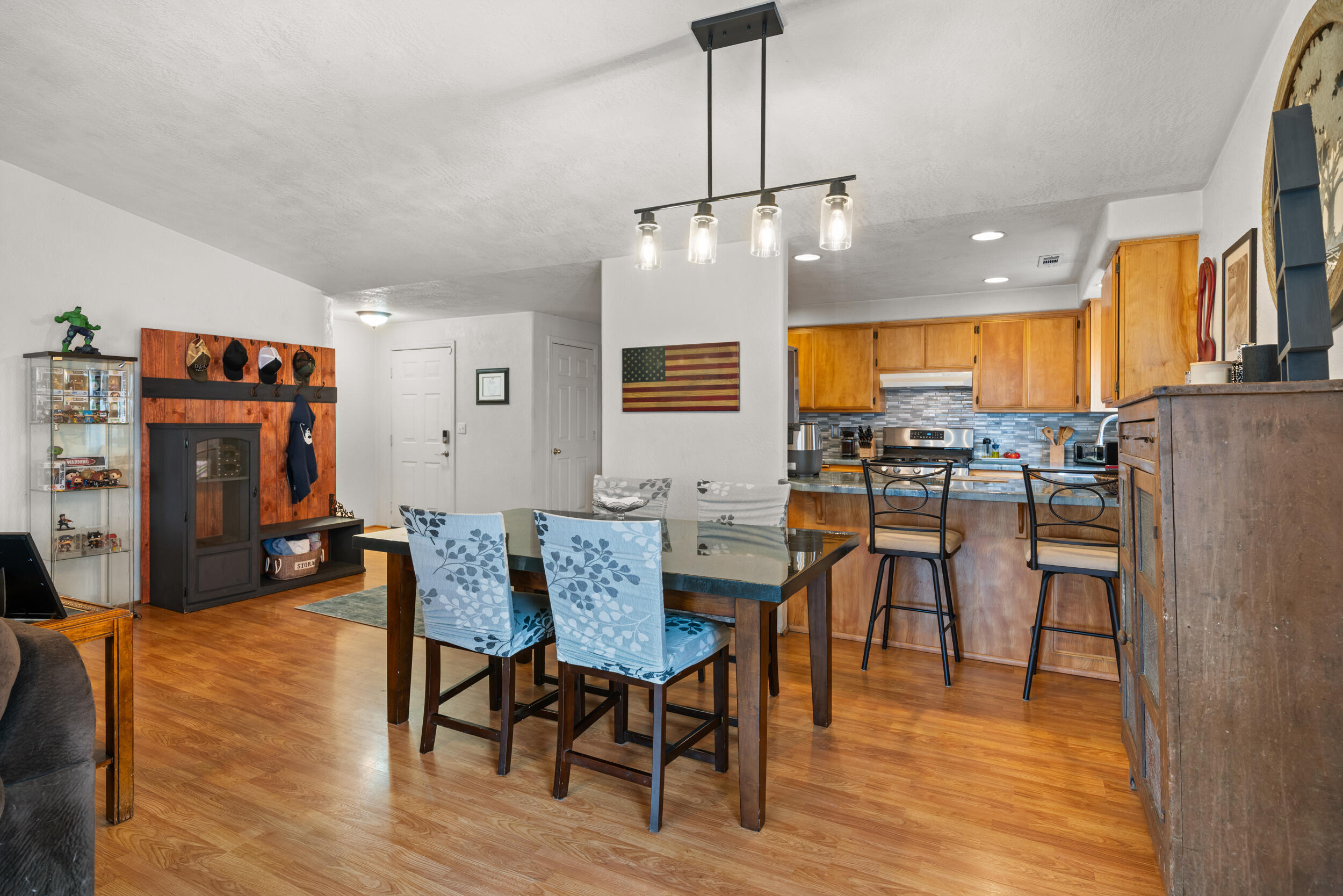 74 Eagle View Drive Eagle Point, OR 97524 - Photo 4 of 31 74 Eagle View Dr_ Eagle Point_ OR 97524-