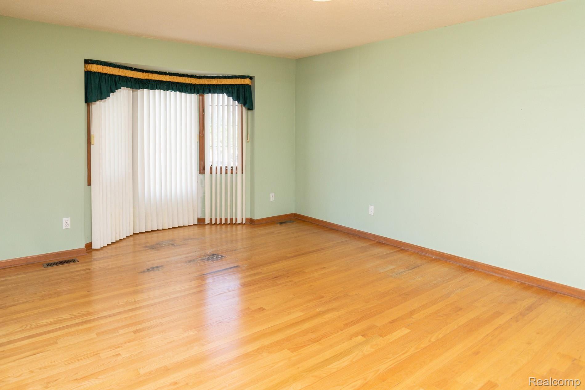 35557 7 Mile Livonia, MI 48152 - Photo 18 of 32 35557WSevenMileRd-33.jpg