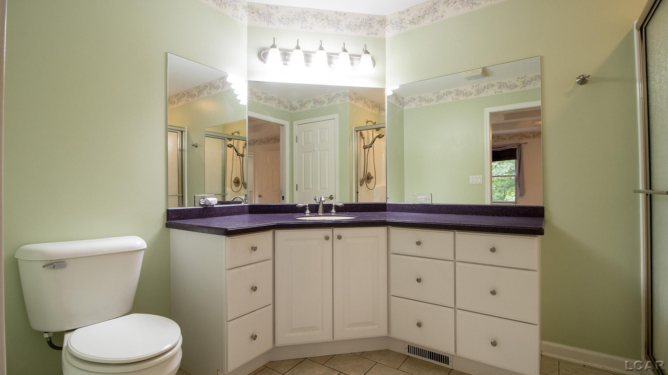 1645 Rivers Edge Court Adrian, MI 49221 - Photo 17 of 43 50152397-3a0e7457-e585-4752-b257-d33c383eeb00.JPG