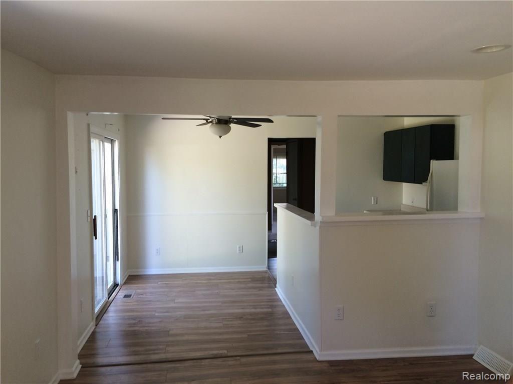 100 Center Street Fenton, MI 48430 - Photo 9 of 36 IMG_1069.JPG