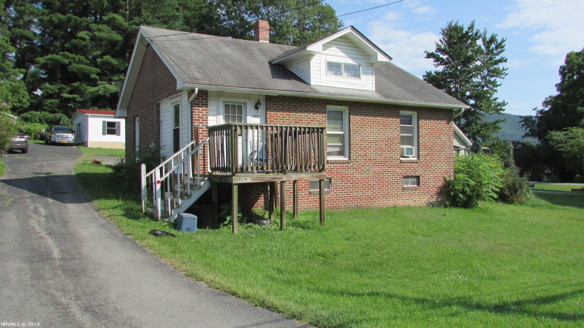 1620 Newbern Road Pulaski, VA 24301 - Photo 3 of 11 Gallery Image 3