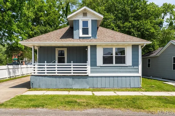 $119,999 | 308 East St Louis Street, Okawville, IL 62271