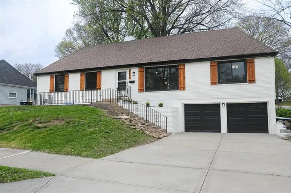 $334,900 | 4801 Northeast Sherwood Drive, Kansas City, MO 64119