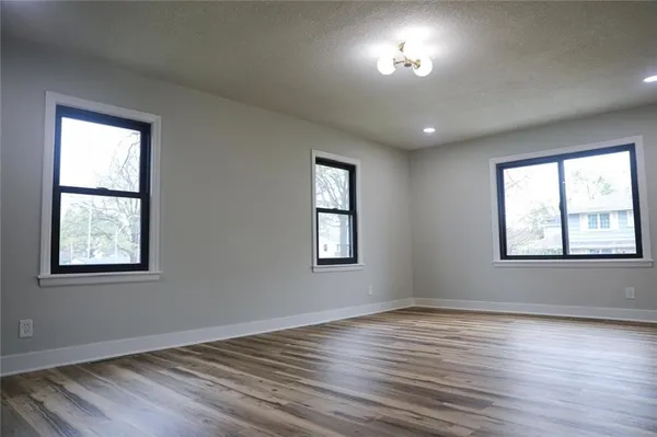 $334,900 | 4801 Northeast Sherwood Drive, Kansas City, MO 64119