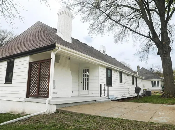 $334,900 | 4801 Northeast Sherwood Drive, Kansas City, MO 64119