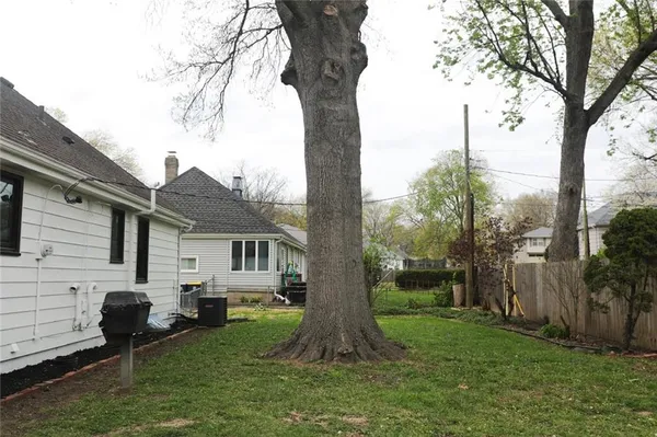 $334,900 | 4801 Northeast Sherwood Drive, Kansas City, MO 64119