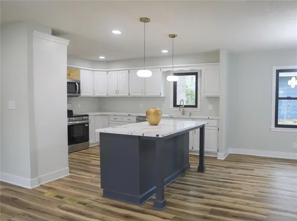 $334,900 | 4801 Northeast Sherwood Drive, Kansas City, MO 64119