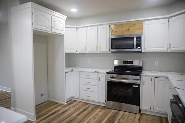 $334,900 | 4801 Northeast Sherwood Drive, Kansas City, MO 64119