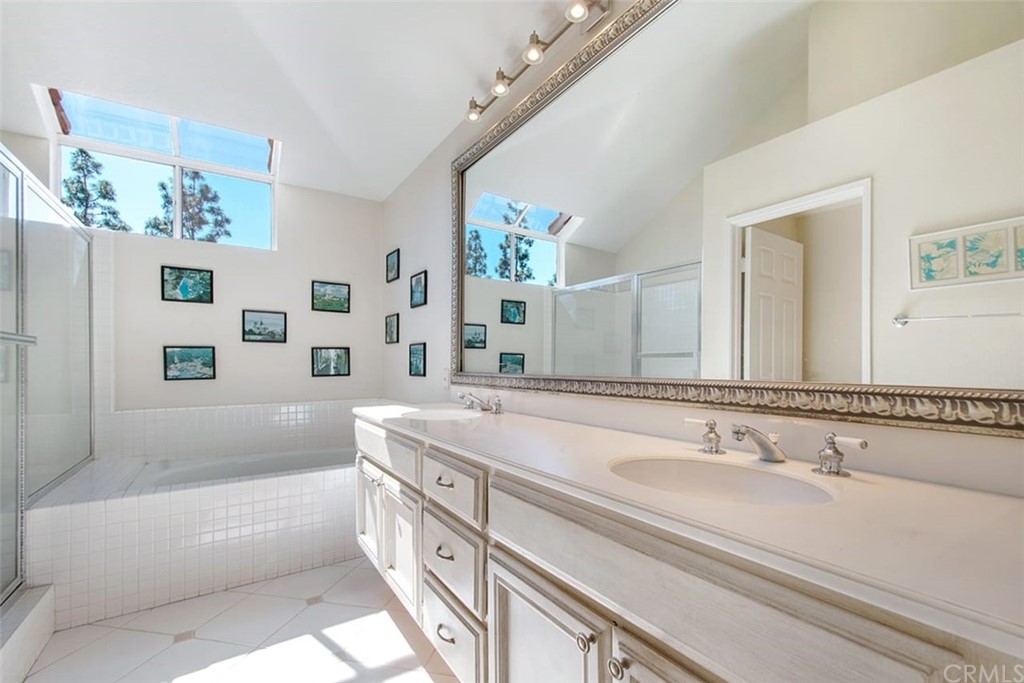 14 Terraza Irvine, CA 92614 - Photo 16 of 31