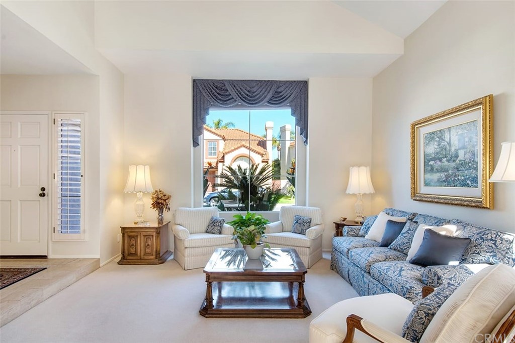 14 Terraza Irvine, CA 92614 - Photo 4 of 31