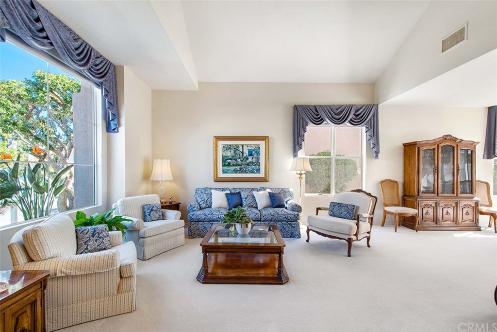 14 Terraza Irvine, CA 92614 - Photo 5 of 31