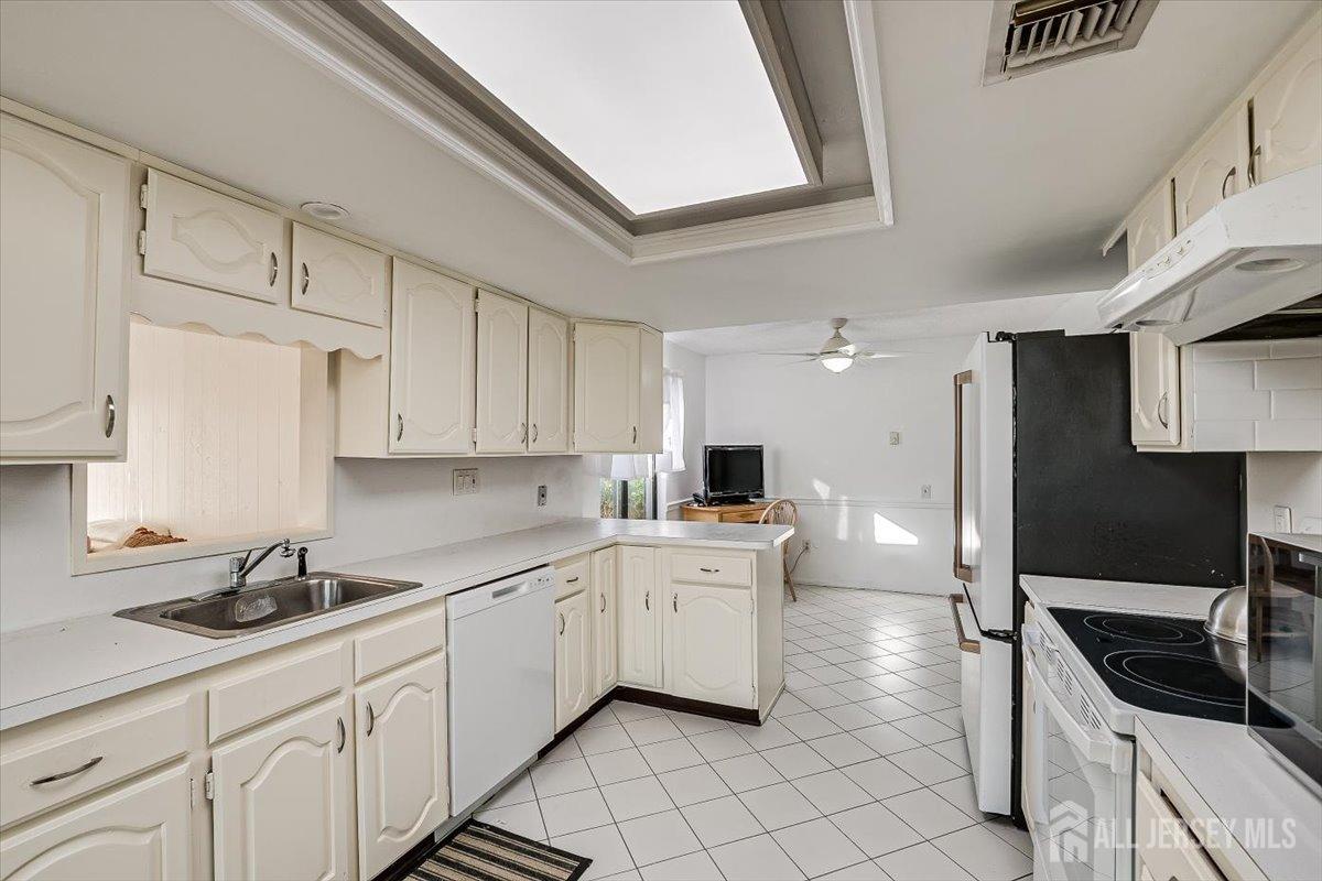 39 A Haddon Road Monroe Township, NJ 08831 - Photo 12 of 37 Gallery Image 12