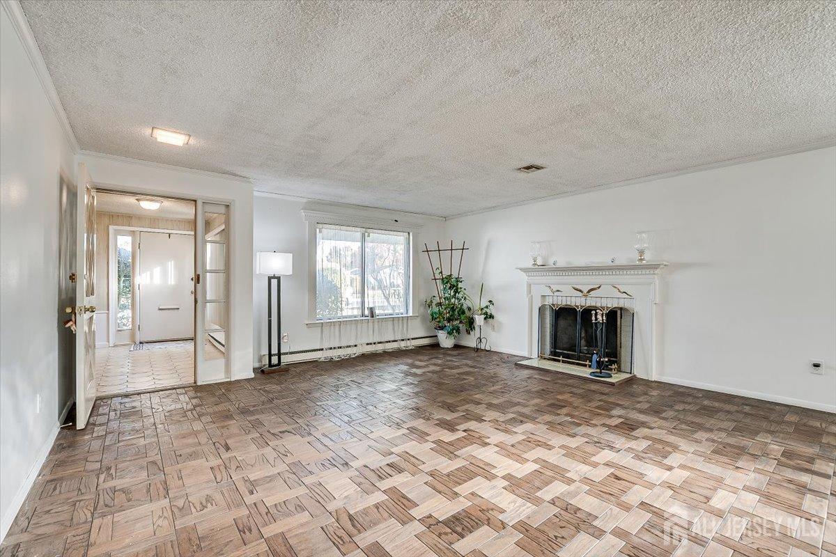 39 A Haddon Road Monroe Township, NJ 08831 - Photo 6 of 37 Gallery Image 6