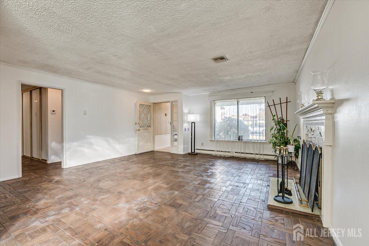 39 A Haddon Road Monroe Township, NJ 08831 - Photo 7 of 37 Gallery Image 7