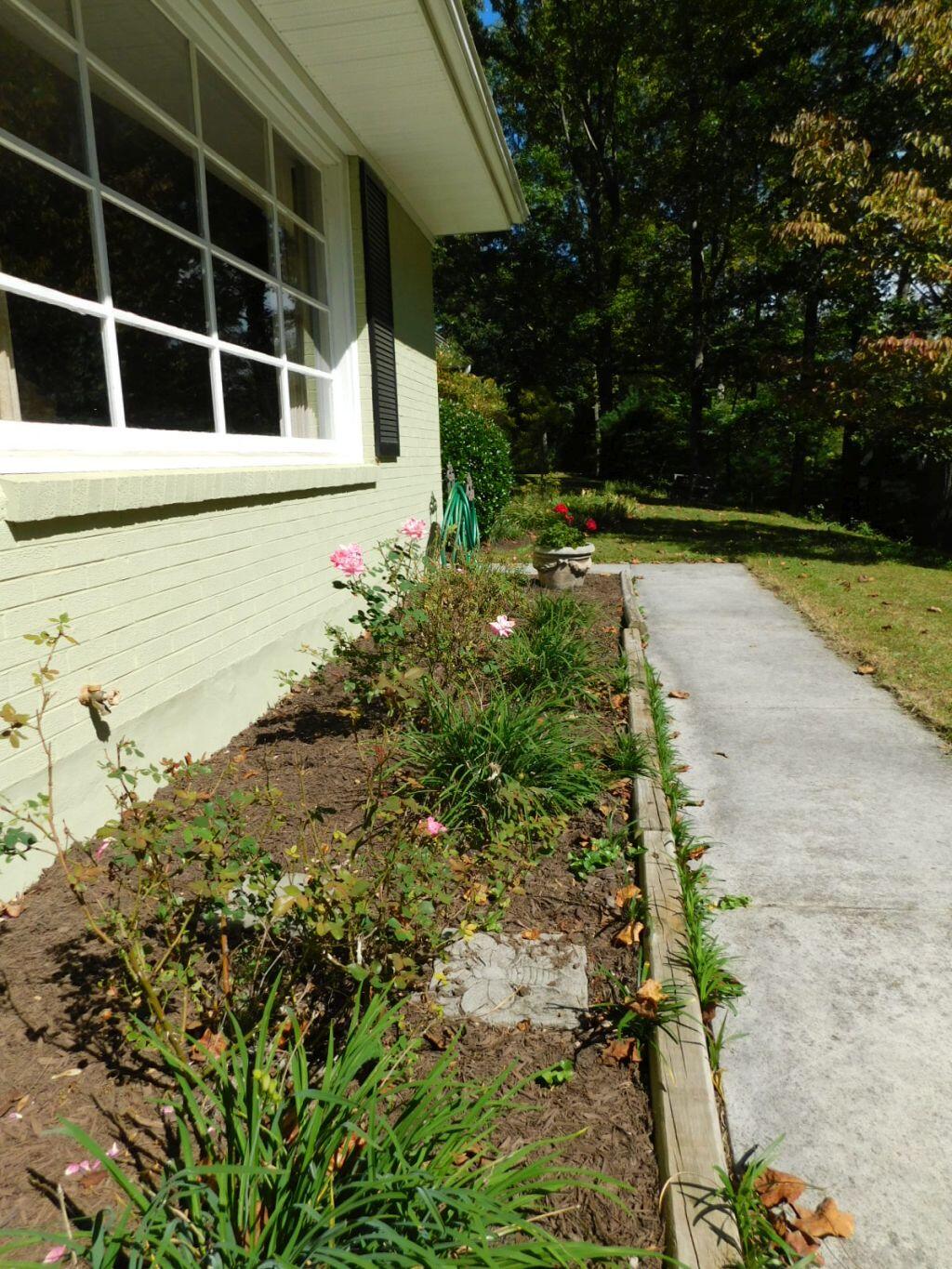 6044 Sunnycrest Road Roanoke, VA 24018 - Photo 46 of 57 Front landscaping