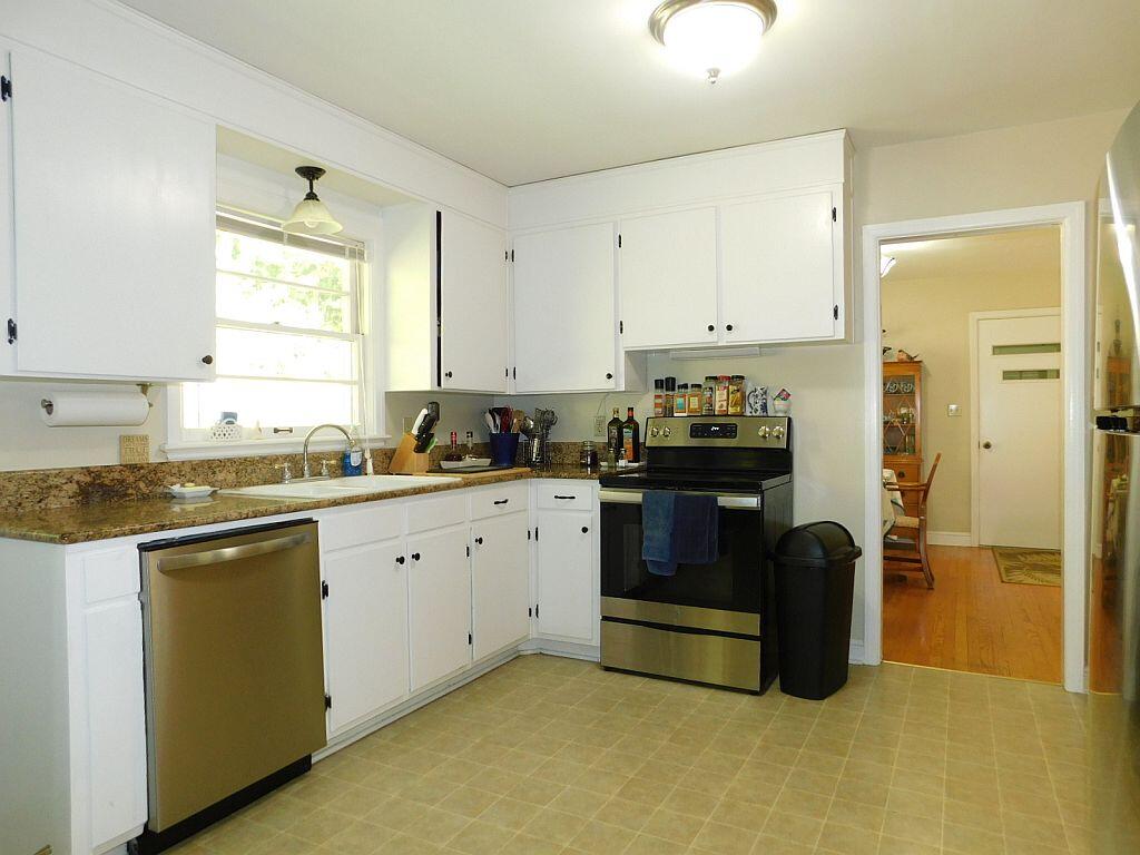 6044 Sunnycrest Road Roanoke, VA 24018 - Photo 8 of 57 Kitchen
