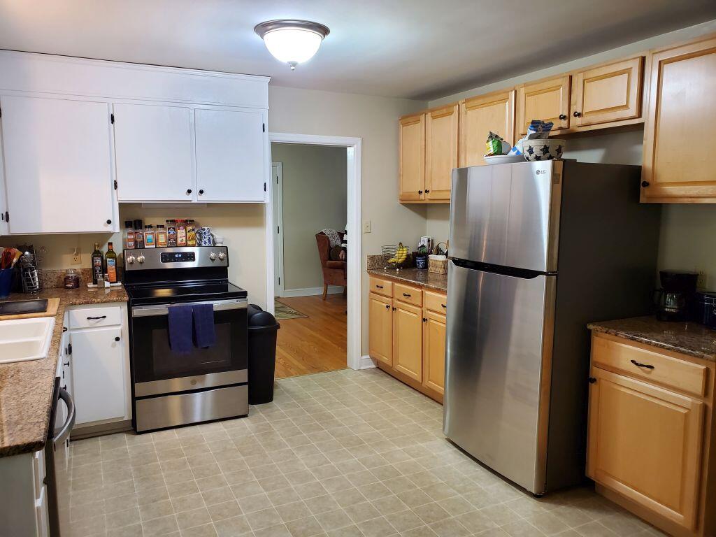 6044 Sunnycrest Road Roanoke, VA 24018 - Photo 9 of 57 Kitchen