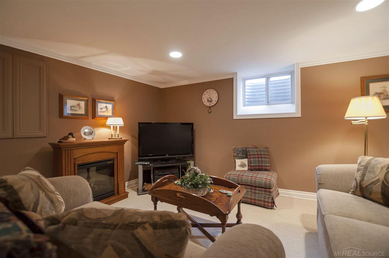 1010 North Renaud Road Grosse Pointe, MI 48236 - Photo 46 of 61 31344418-45.JPG